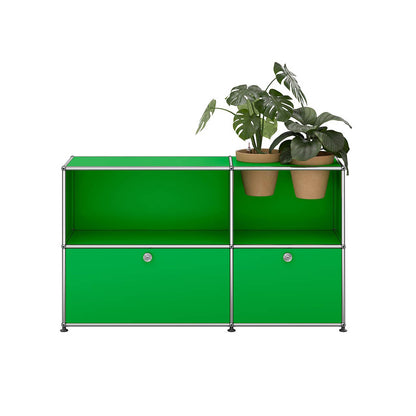 USM Haller Sideboard mit Pflanzentöpfen